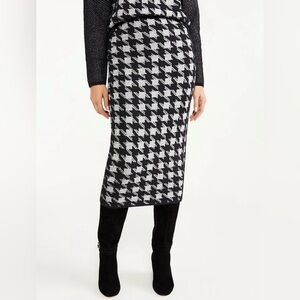 NWOT - Ann Taylor Black, White & Gray Houndstooth Midi Sweater Knit Skirt - M